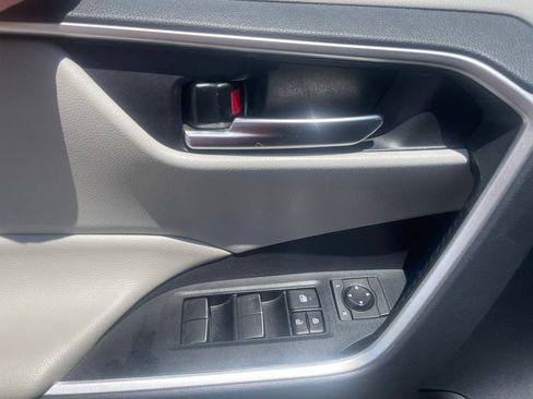 Used 2019 Toyota RAV4 XLE Premium FWD image 19