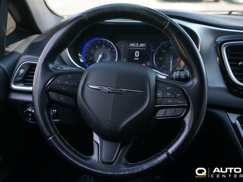 Used 2018 Chrysler Pacifica Touring Plus FWD image 12