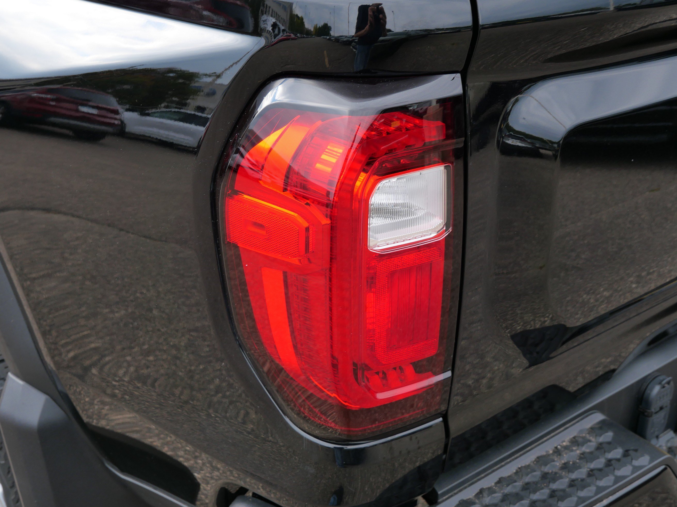 Used 2023 GMC Canyon Denali AWD/4WD image 17