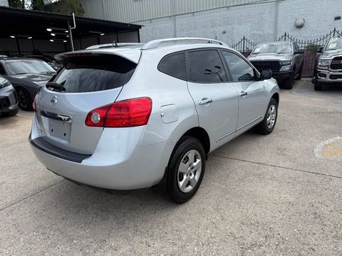 Used 2015 Nissan Rogue S w/ Convenience Package FWD image 2