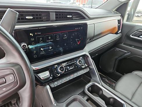 Used 2025 GMC Sierra 3500 Denali w/ Denali Reserve Package image 17