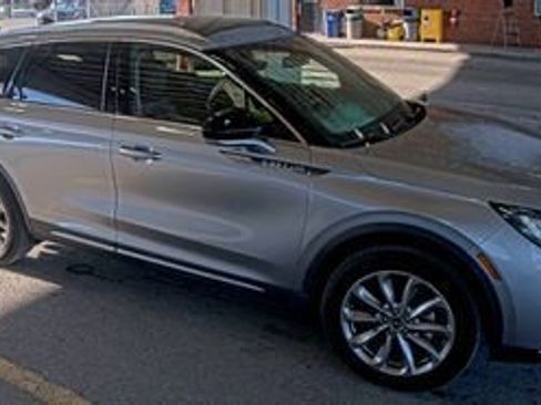 Used 2022 Lincoln Corsair AWD w/ Premium Package image 3