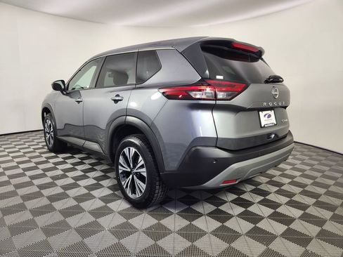 Used 2023 Nissan Rogue SV image 3