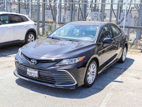 Used 2022 Toyota Camry LE w/ Carpet Mat Package (TMS) FWD image 5