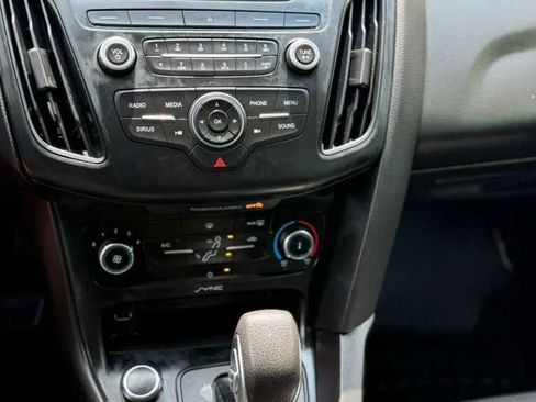 Used 2017 Ford Focus SE FWD image 12