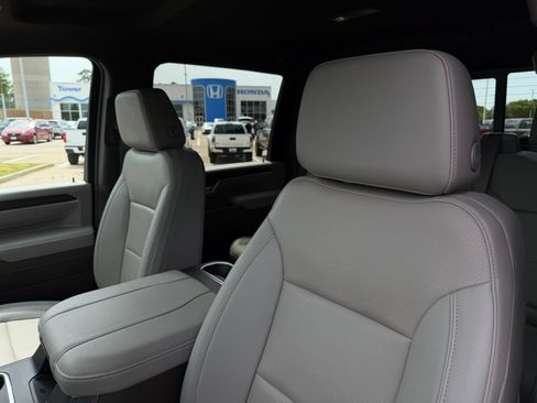Used 2025 GMC Sierra 2500 SLT w/ SLT Premium Package AWD/4WD image 14