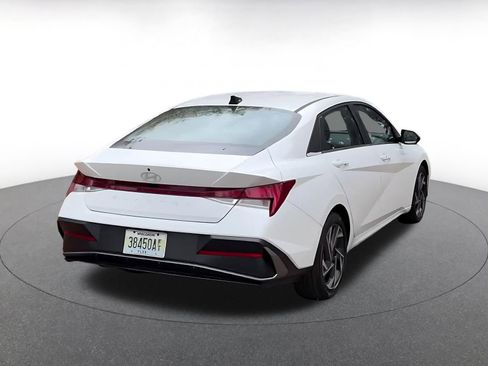 Used 2025 Hyundai Elantra SEL image 15