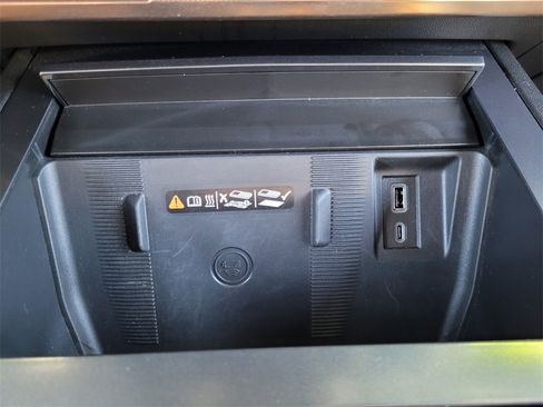 Certified 2025 GMC Hummer EV 3X image 32