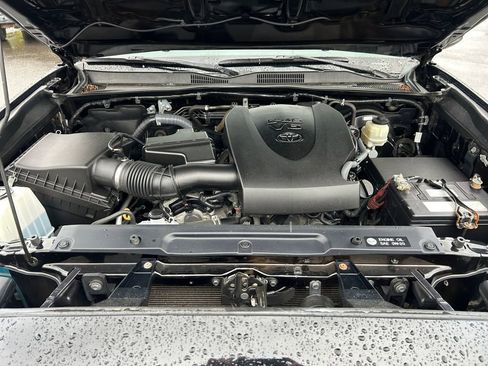Used 2017 Toyota Tacoma SR5 w/ Tow Package AWD/4WD image 27