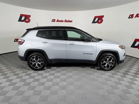 Used 2025 Jeep Compass Limited AWD/4WD image 8