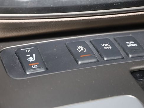 Used 2011 Nissan Armada Platinum w/ 2nd Row Captain Seat Pkg AWD/4WD image 8