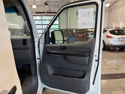 Used 2013 Nissan NV 2500 SV w/ Technology Pkg RWD image 14