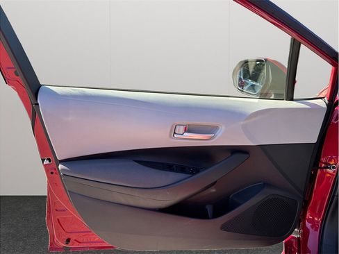 Used 2020 Toyota Corolla LE image 17