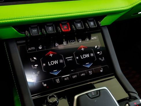 Used 2025 Lamborghini Urus SE image 45