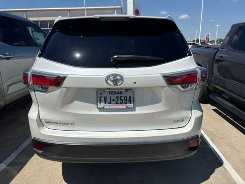 Used 2015 Toyota Highlander XLE FWD image 3