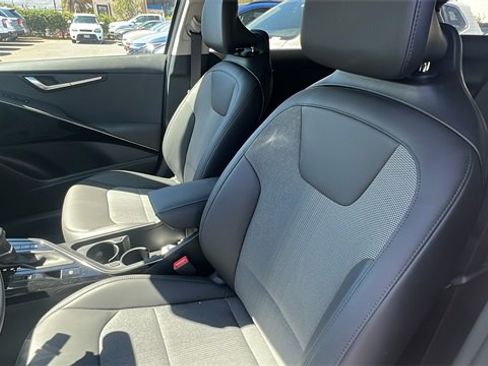 Used 2025 Kia Niro EX Touring image 12