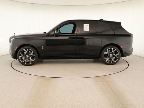 Used 2025 Rolls-Royce Cullinan Black Badge AWD/4WD image 2
