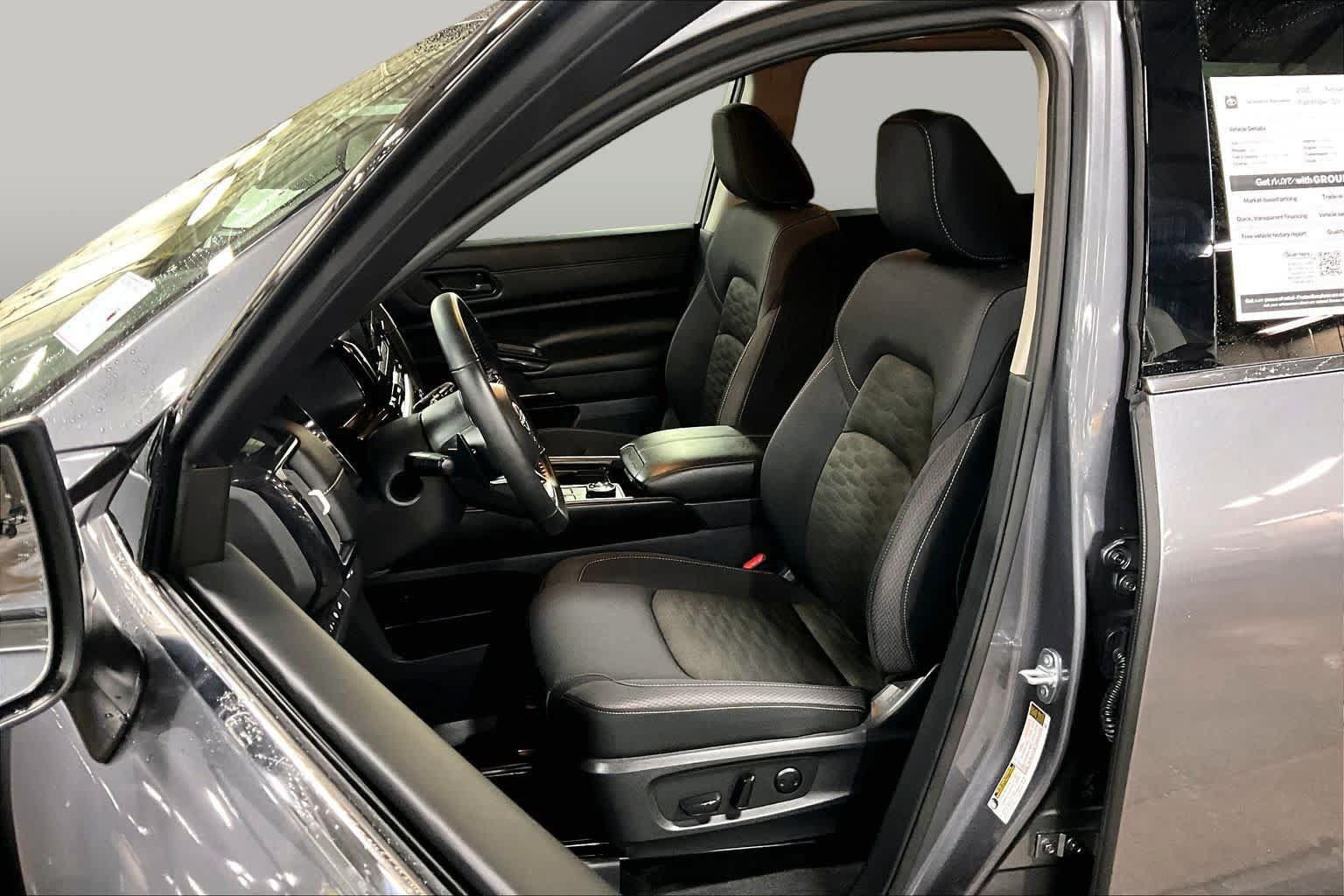 Used 2025 Nissan Pathfinder SV AWD/4WD image 9