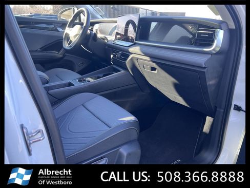 Used 2025 Volkswagen Tiguan SE image 20