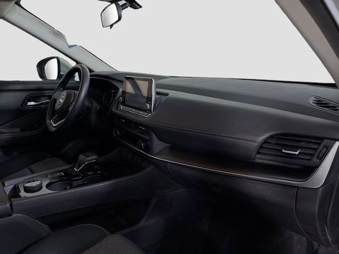 Used 2024 Nissan Rogue SV image 31