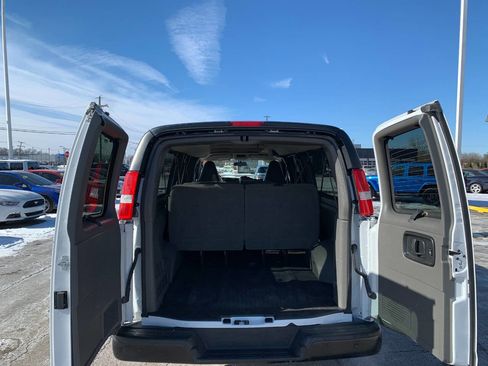 Used 2023 Chevrolet Express 3500 LS RWD image 7