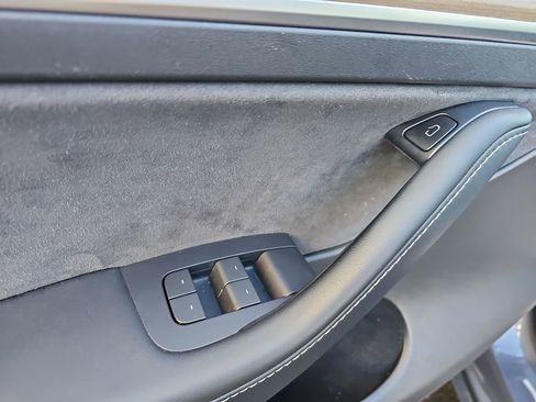 Used 2023 Tesla Model Y Performance image 29