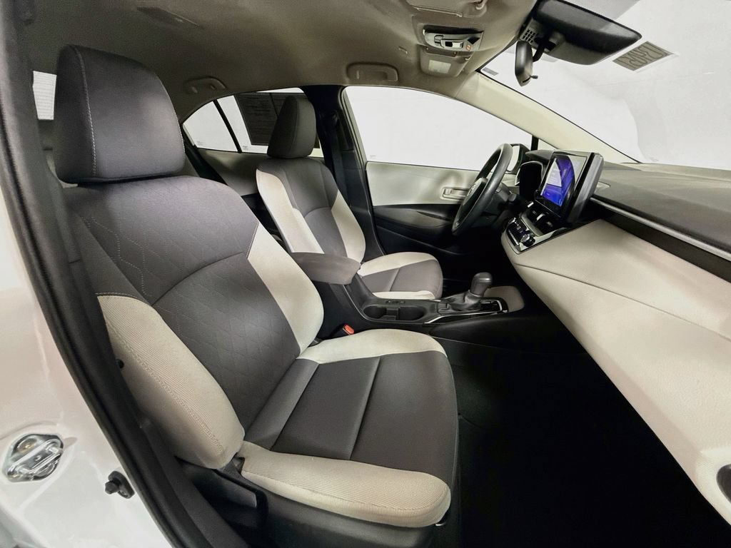Used 2025 Toyota Corolla LE FWD image 27