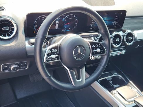 Used 2023 Mercedes-Benz GLB 250 4MATIC image 19