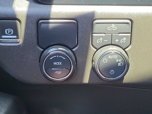 Used 2023 Chevrolet Silverado 1500 LT RWD image 17
