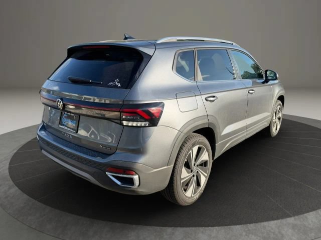Used 2025 Volkswagen Taos SE AWD/4WD image 5