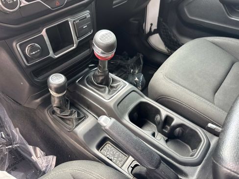 Used 2020 Jeep Wrangler Sport AWD/4WD image 18
