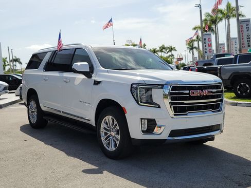 Used 2023 GMC Yukon XL SLT w/ SLT Premium Package RWD image 3