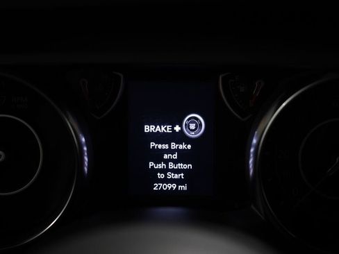 Used 2022 Jeep Gladiator Sport AWD/4WD image 16
