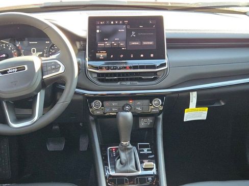 New 2026 Jeep Compass Latitude image 19