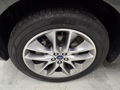 Used 2018 Ford Edge Titanium w/ Equipment Group 302A AWD/4WD image 10