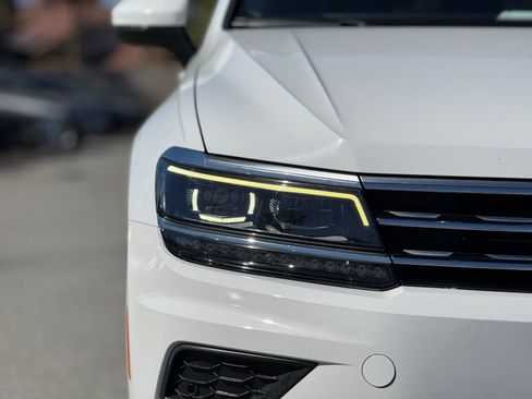 Used 2018 Volkswagen Tiguan SEL Premium w/ 3rd Row Seat Package image 13