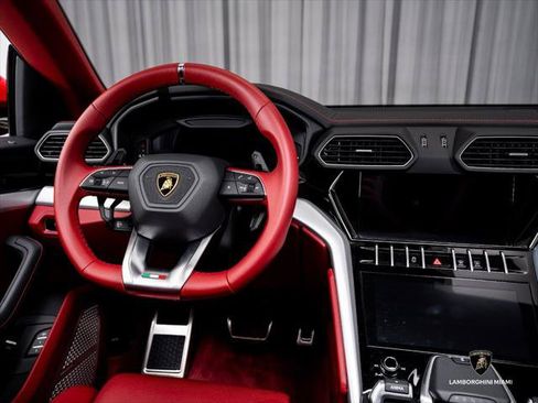 Used 2024 Lamborghini Urus S AWD/4WD image 32