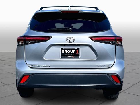 Used 2022 Toyota Highlander XLE image 5