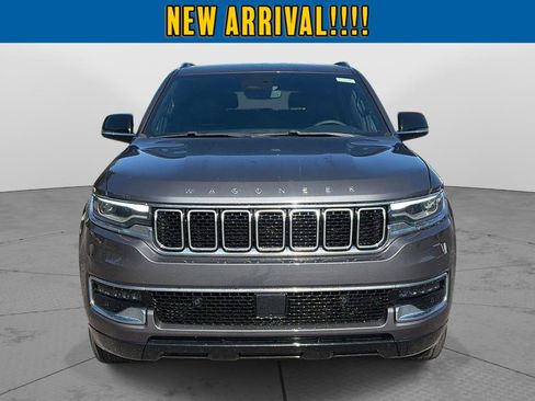 Used 2023 Jeep Wagoneer 4WD image 2