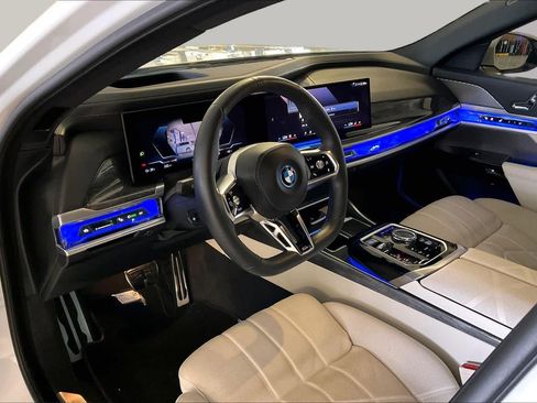 Used 2024 BMW i7 eDrive50 w/ M Sport Package RWD image 16