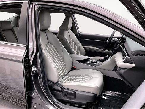 Used 2022 Toyota Camry SE image 7