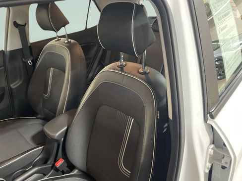 Used 2023 Hyundai Venue Limited w/ Cargo Package image 14