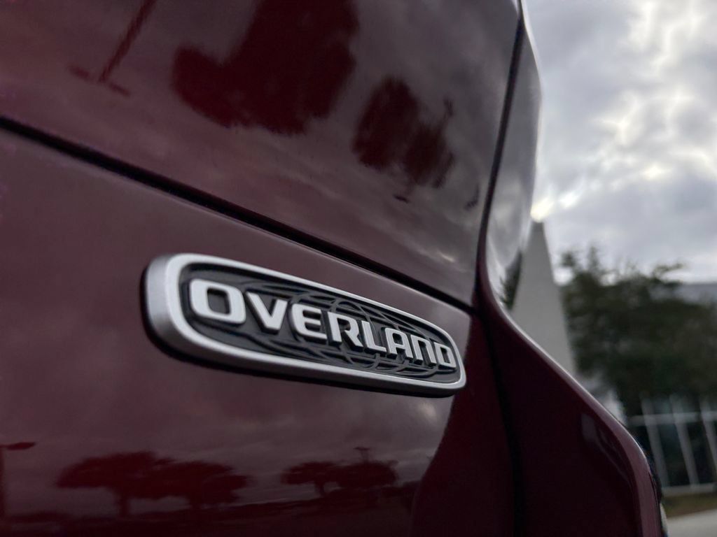Used 2025 Jeep Grand Cherokee L Overland w/ Trailer Tow Package AWD/4WD image 12