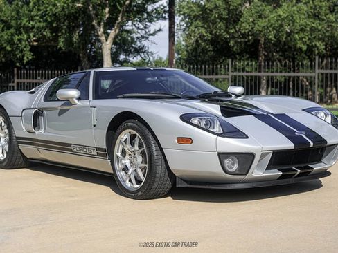 Used 2005 Ford GT RWD image 12