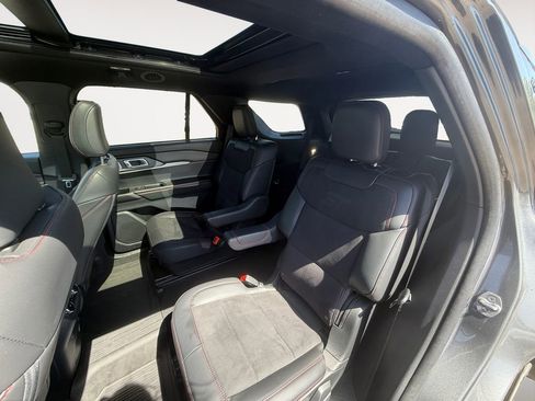 Used 2025 Ford Explorer ST image 12