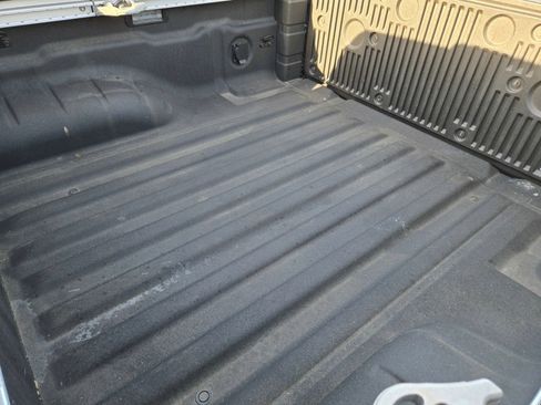 Used 2025 Nissan Frontier SV w/ SV Convenience Package RWD image 12
