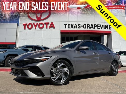 Used 2025 Hyundai Elantra SEL image 1