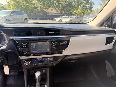 Used 2015 Toyota Corolla LE FWD image 10