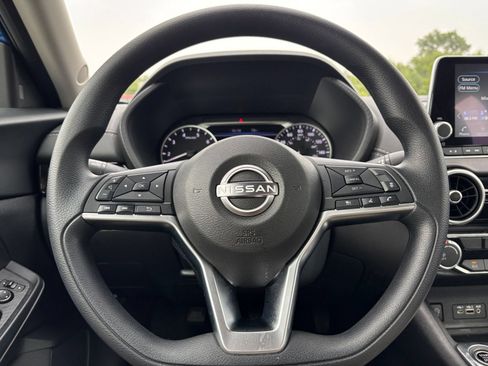 Used 2025 Nissan Sentra SV FWD image 25