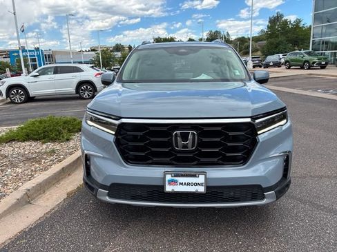 Used 2025 Honda Pilot Touring image 2